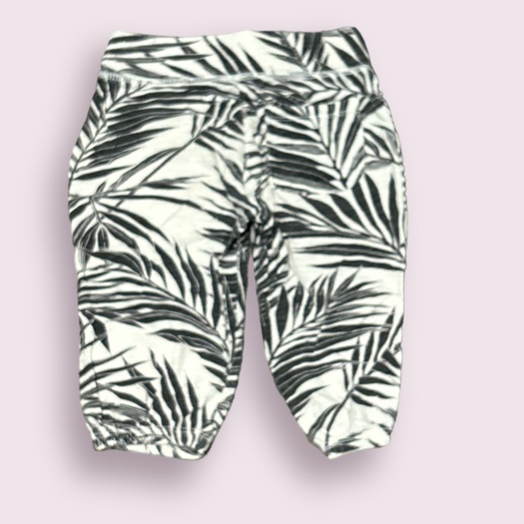 Gap kids capris size 4-5 - Picture 2 of 3